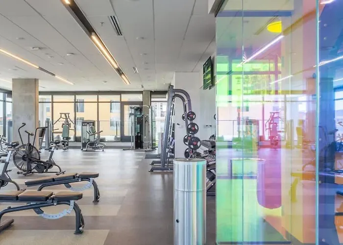 Apartment Boulevard Modern Highrise Stu Sky Pool Parking Gym 03
