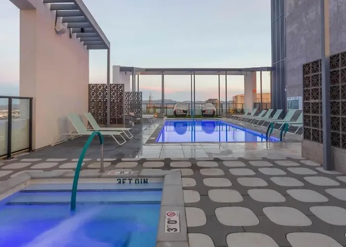 Apartment Boulevard Modern Highrise Stu Sky Pool Parking Gym 03 Phoenix