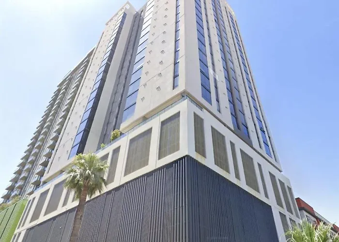 Boulevard Modern Highrise Stu Sky Pool Parking Gym 03 *