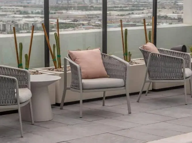 Boulevard Modern Highrise Stu Sky Pool Parking Gym 03