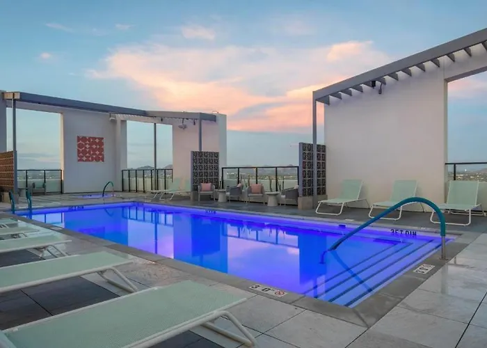 Boulevard Modern Highrise Stu Sky Pool Parking Gym 03